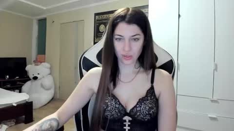 Snapshot of hailey_beauty chatting on 12/14/25, 04:23 Sk pe Anya388109 online show from 12/14/25, 04:23