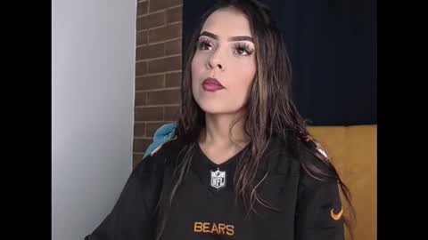 Snapshot of hailey_bri chatting on 11/11/25, 10:32 hailey_bri online show from 11/11/25, 10:32