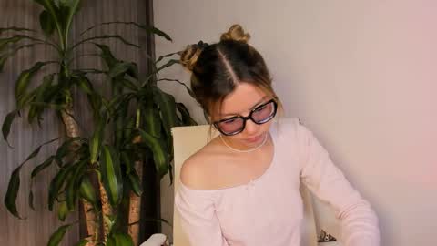 Snapshot of hailey_firee chatting on 11/11/25, 01:49 Hailey online show from 11/11/25, 01:49