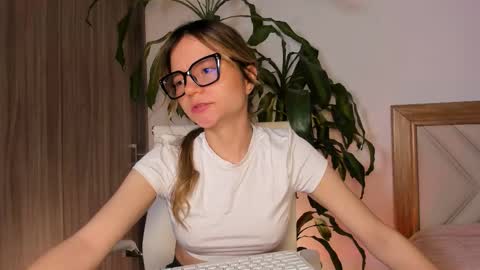 Snapshot of hailey_firee chatting on 11/20/25, 11:26 Hailey online show from 11/20/25, 11:26