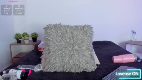 Snapshot of hailey_hadid chatting on 09/22/25, 07:16 hailey_hadid online show from 09/22/25, 07:16