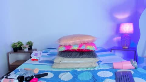 Snapshot of hailey_hadid chatting on 10/16/25, 07:15 hailey_hadid online show from 10/16/25, 07:15