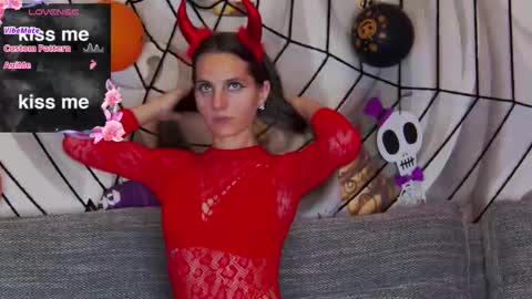 Snapshot of hailey_peach chatting on 10/31/25, 05:58 HaileyPeach online show from 10/31/25, 05:58