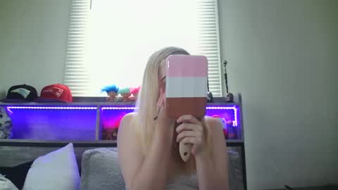 Hailey and d online show from 12/05/24, 08:11