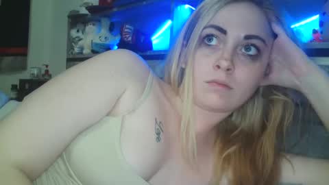 Hailey and d online show from 02/28/25, 01:15