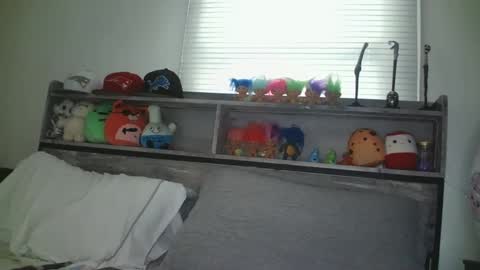 Hailey and d online show from 09/18/25, 08:22