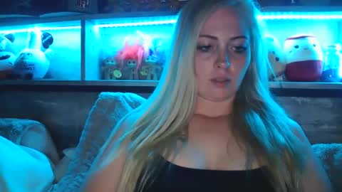 Hailey and d online show from 10/05/25, 11:13