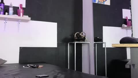 haileycat_ online show from 11/01/25, 12:34