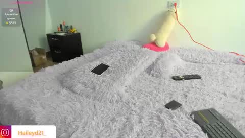 Hailey online show from 11/27/25, 11:45