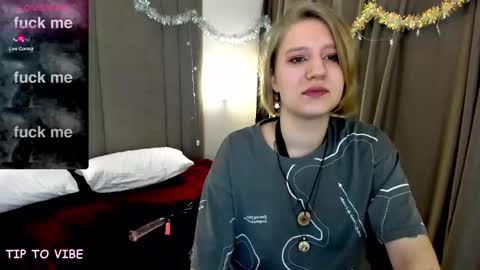 Snapshot of haileyfoxy chatting on 12/30/24, 02:53 Hailey online show from 12/30/24, 02:53