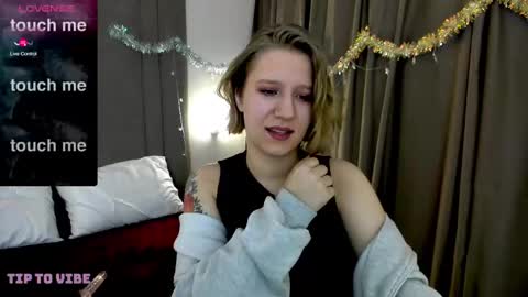 Snapshot of haileyfoxy chatting on 01/02/25, 02:11 Hailey online show from 01/02/25, 02:11