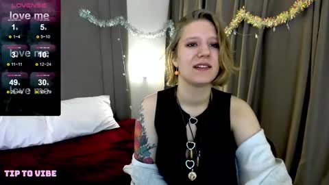 Snapshot of haileyfoxy chatting on 01/03/25, 02:32 Hailey online show from 01/03/25, 02:32