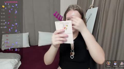 Snapshot of haileyfoxy chatting on 03/10/25, 02:17 Hailey online show from 03/10/25, 02:17