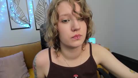 Snapshot of haileyfoxy chatting on 09/11/25, 08:47 Hailey online show from 09/11/25, 08:47