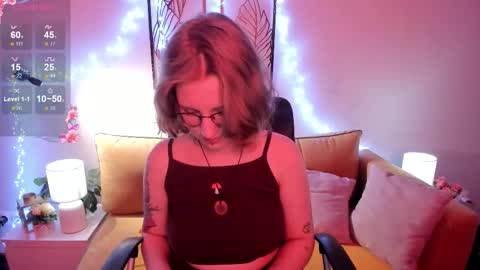 Snapshot of haileyfoxy chatting on 10/18/25, 09:21 Hailey online show from 10/18/25, 09:21