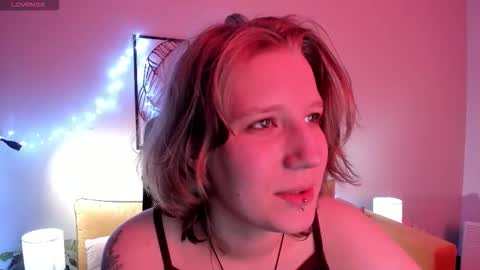 Snapshot of haileyfoxy chatting on 10/19/25, 08:48 Hailey online show from 10/19/25, 08:48