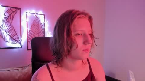 Snapshot of haileyfoxy chatting on 11/16/25, 09:04 Hailey online show from 11/16/25, 09:04