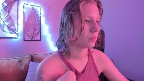 Snapshot of haileyfoxy chatting on 12/05/25, 10:13 Hailey online show from 12/05/25, 10:13