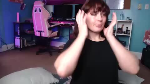 Snapshot of haileyharper chatting on 10/14/25, 03:46 Hailey Harper online show from 10/14/25, 03:46
