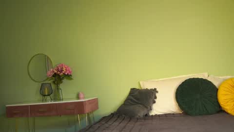 Hailey online show from 02/20/25, 04:18