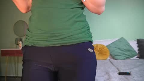 Hailey online show from 03/10/25, 04:49