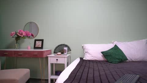 Hailey online show from 09/18/25, 03:08