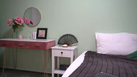 Hailey online show from 10/01/25, 03:23