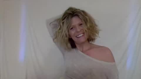 Hailey online show from 12/03/24, 12:35