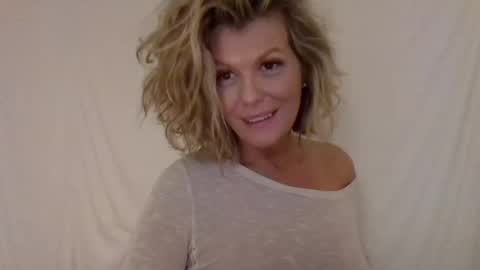 Hailey online show from 12/08/24, 04:04