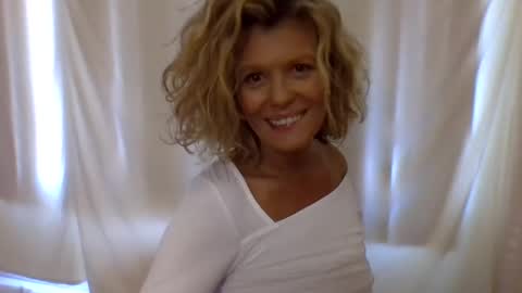 Hailey online show from 12/20/24, 10:43