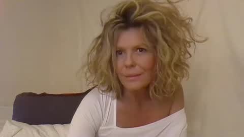 Hailey online show from 01/04/25, 01:31