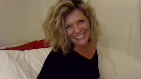 Hailey online show from 01/12/25, 04:21