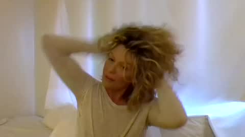 Hailey online show from 01/13/25, 11:49