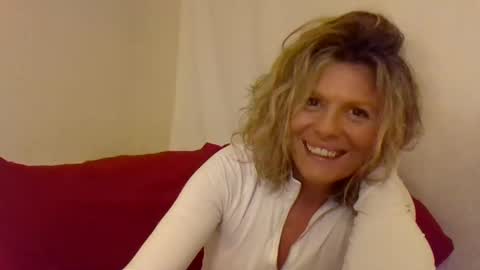 Hailey online show from 02/11/25, 02:14