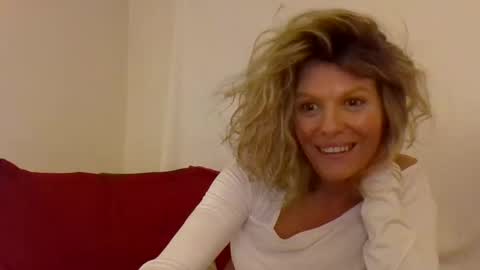 Hailey online show from 03/12/25, 02:41