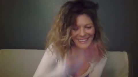 Hailey online show from 10/10/25, 09:25