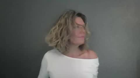 Hailey online show from 04/01/26, 05:21