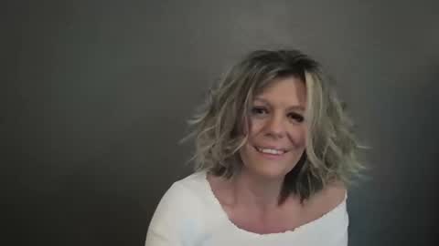 Hailey online show from 04/05/26, 06:05