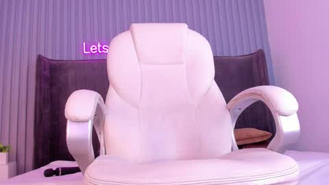 Snapshot of haily_b chatting on 02/15/25, 11:58 Haily online show from 02/15/25, 11:58