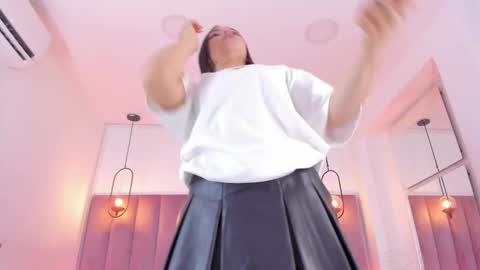 Snapshot of haily_b chatting on 10/25/25, 08:25 Haily online show from 10/25/25, 08:25