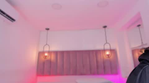 Snapshot of haily_b chatting on 12/15/25, 07:40 Haily online show from 12/15/25, 07:40