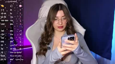 Snapshot of haily_heavenly chatting on 02/19/25, 02:12 HailyHeavenly online show from 02/19/25, 02:12