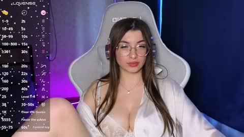 Snapshot of haily_heavenly chatting on 02/25/25, 02:11 HailyHeavenly online show from 02/25/25, 02:11