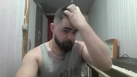 Snapshot of hairy_man_69_ chatting on 12/20/25, 10:28 horny online show from 12/20/25, 10:28