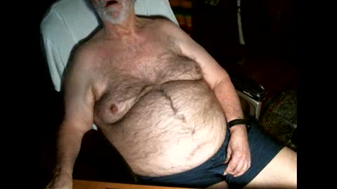 Snapshot of hairybear813 chatting on 05/18/26, 03:57 hairybear813 online show from 05/18/26, 03:57