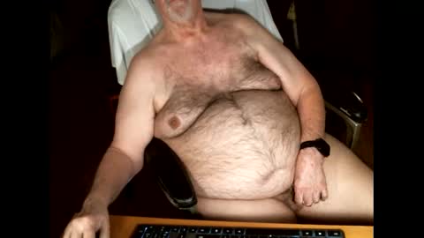 Snapshot of hairybear813 chatting on 05/18/26, 11:43 hairybear813 online show from 05/18/26, 11:43