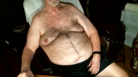 Snapshot of hairybear813 chatting on 05/30/26, 09:34 hairybear813 online show from 05/30/26, 09:34