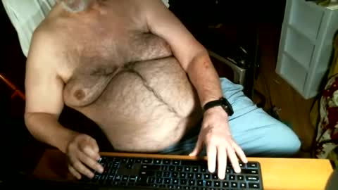 Snapshot of hairybear813 chatting on 06/29/26, 02:06 hairybear813 online show from 06/29/26, 02:06