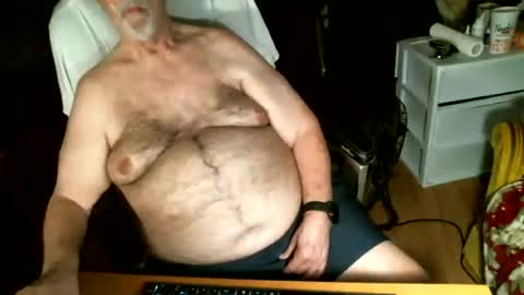 Snapshot of hairybear813 chatting on 07/17/26, 01:01 hairybear813 online show from 07/17/26, 01:01