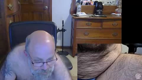 HairyDaddyBear69 online show from 09/18/25, 10:23